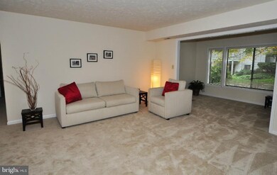 2234 Hunters Run Dr, Reston, VA 20191 - photo 2