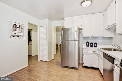 1490 Lowell Ct, Crofton, MD 21114 - photo 3