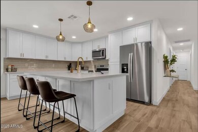 2452 E Manhatton Dr, Tempe, AZ 85282 - photo 2