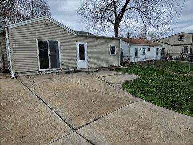 1408 E 30th St, Des Moines, IA 50317 - photo 4