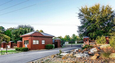 33 Hunters Creek Dr, Huntsville, TX 77340 - photo 2