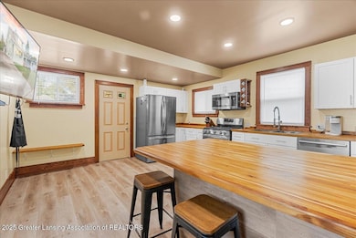 1812 S Genesee Dr, Lansing, MI 48915 - photo 2