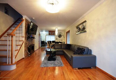 (3) Living Room