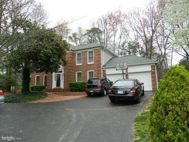 13202 Coralberry Dr, Fairfax, VA 22033 - photo 3
