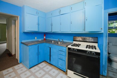717_719 Davis St-107