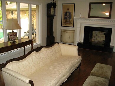 10218 Green Tree Rd, Houston, TX 77042 - photo 7