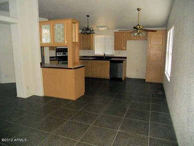 023-320373 - family room & kitchen