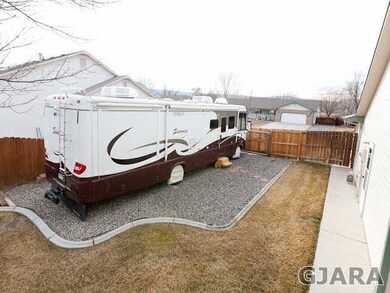 No the Motorhome does NOT Stay, However, There is 