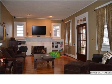 Beautiful craftsman living space with 10 foot ceil