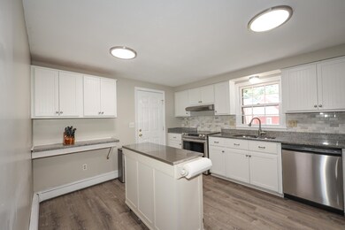 77 Mckenna Dr, Nashua, NH 03062 - photo 3