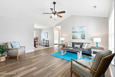 820 Plainfield living space