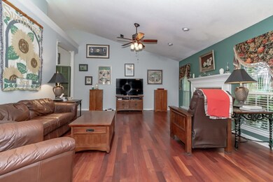 Living rm with vaulted ceilings