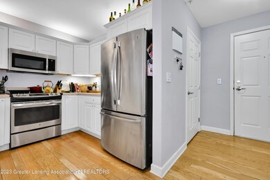 Entry/kitchen