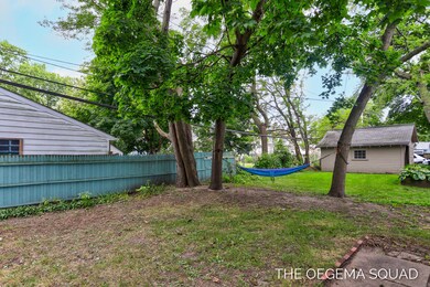 100 E 15th St, Holland-11