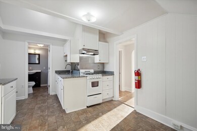 225 Garfield Ave unit 3RD FLOOR, Norwood, PA 19074 - photo 5