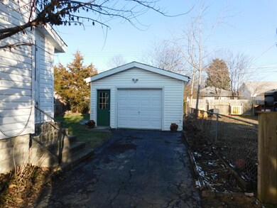 Detached 1.5 Garage