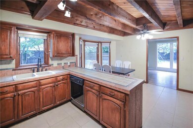 904 N Blackwelder Ave, Edmond, OK 73034 - photo 5