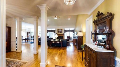 NICE OPEN FOYER WITH ROOM FOR FURNITURE PLACEMENT.