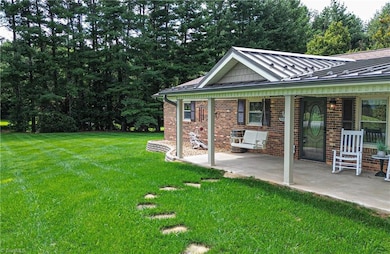 834 Pine Swamp Rd, Sparta, NC 28675 - photo 2