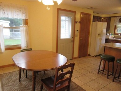 195 West St, Ludlow, MA 01056 - photo 4