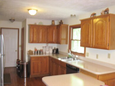 5924 Coulson Ct, Lansing, MI 48911 - photo 5