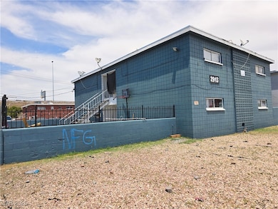 2913 Stewart Ave, Las Vegas, NV 89101 - photo 2