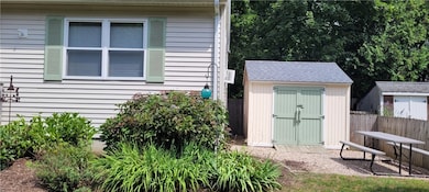 559 Middlebridge Rd, Wakefield, RI 02879 - photo 4