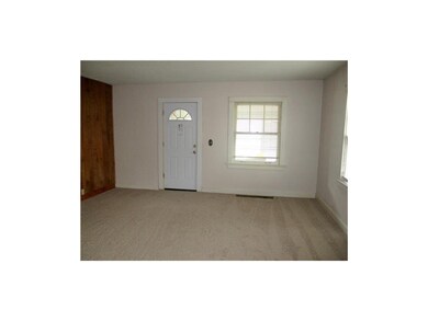 Botom unit living room. New carpet and fresh paint