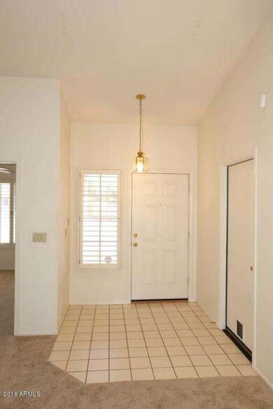 Foyer 16230 S. 40th Pl
