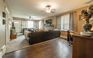 511 Decatur St, Lincoln, IL 62656 - photo 4