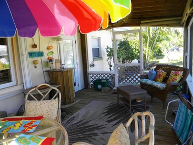 LOVELY SCREENED PORCH