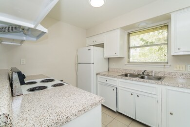 4021 Briar Hollow Dr unit 4, Dickinson, TX 77539 - photo 6