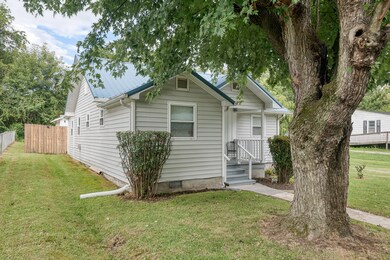 112 Guy St, Johnson City, TN 37601 - photo 2