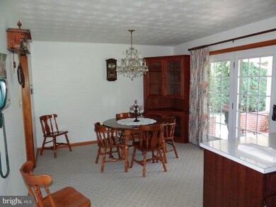 2917 Adams Dr, Chambersburg, PA 17201 - photo 4