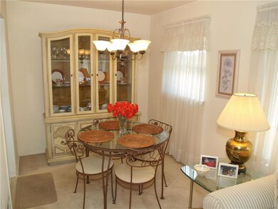 1583 Eastwood Dr, Bethlehem, PA 18018 - photo 3