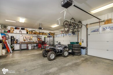 2757 S Charming Valley Loop-large-013-Ga