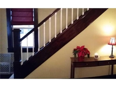 Entry/Foyer.