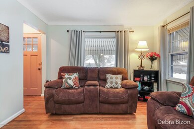 2023 7th living with front door
