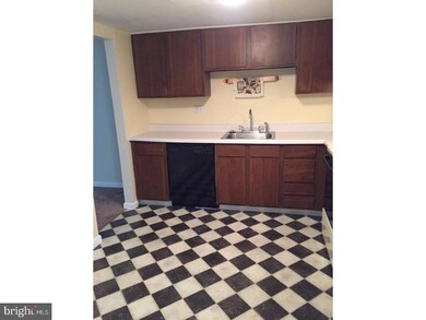 1154 Bayless Place unit J4, Norristown, PA 19403 - photo 5