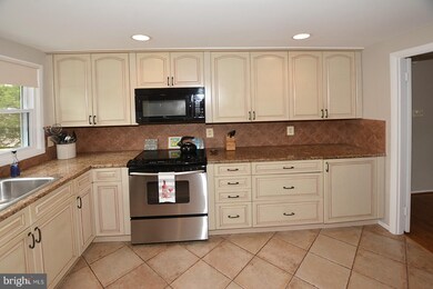 4206 Minstrell Ln, Fairfax, VA 22033 - photo 7