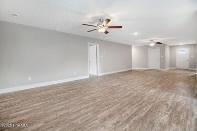 3104 Summit Rd View of Family Room - Din
