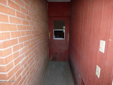 F-P1140710-4TH ST-third bedroom entrance