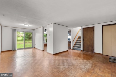 6746 Pyramid Way, Columbia, MD 21044 - photo 2