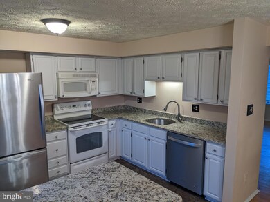 11528 Ivy Bush Ct, Reston, VA 20191 - photo 7