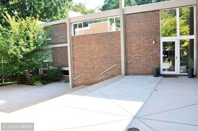 11511 Maple Ridge Rd, Reston, VA 20190 - photo 2