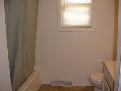 Upstairs Full Bath<|><|>