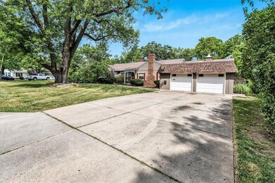 6305 Robinhood Dr, Shawnee, KS 66203 - photo 3