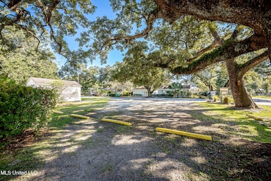 604 Magnolia Ave, Ocean Springs, MS 39564 - photo 3