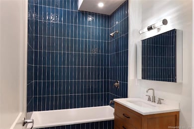 133 Bank St unit 3H, New London, CT 06320 - photo 2