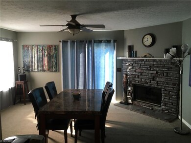 great entertaining area large enough for formal di